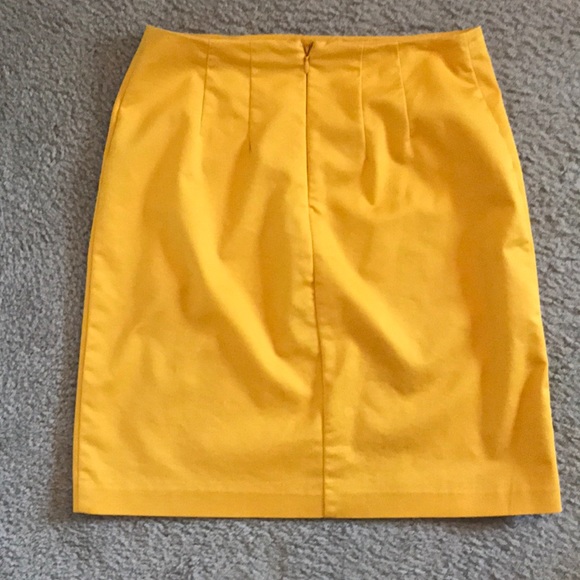 Yellow skirt - Picture 2 of 7